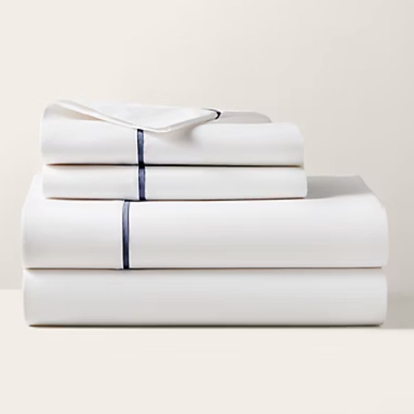 - Organic Cotton Percale Palmer Sheeting
One Queen Flat Sheet - Picture 1 of 5